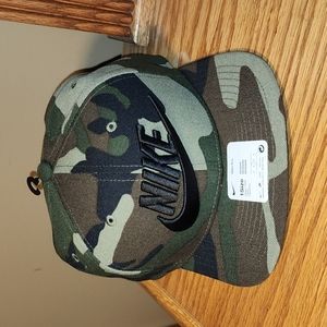 NIKE "CAMO" SNAPBACK